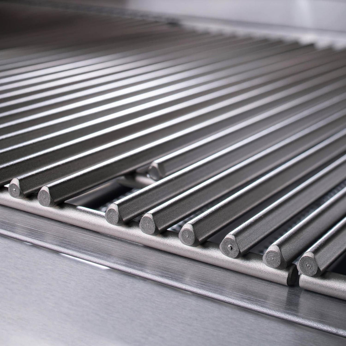 Blaze LTE 4 Burner 32 Inch Grill Triangular 9mm Stainless Steel Searing Rods Close up