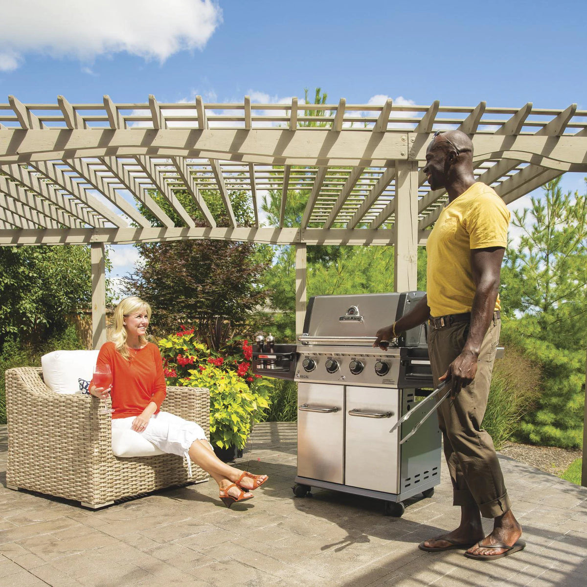 Broil King Regal S420 Pro 4-Burner Freestanding Gas Grill - On the Patio