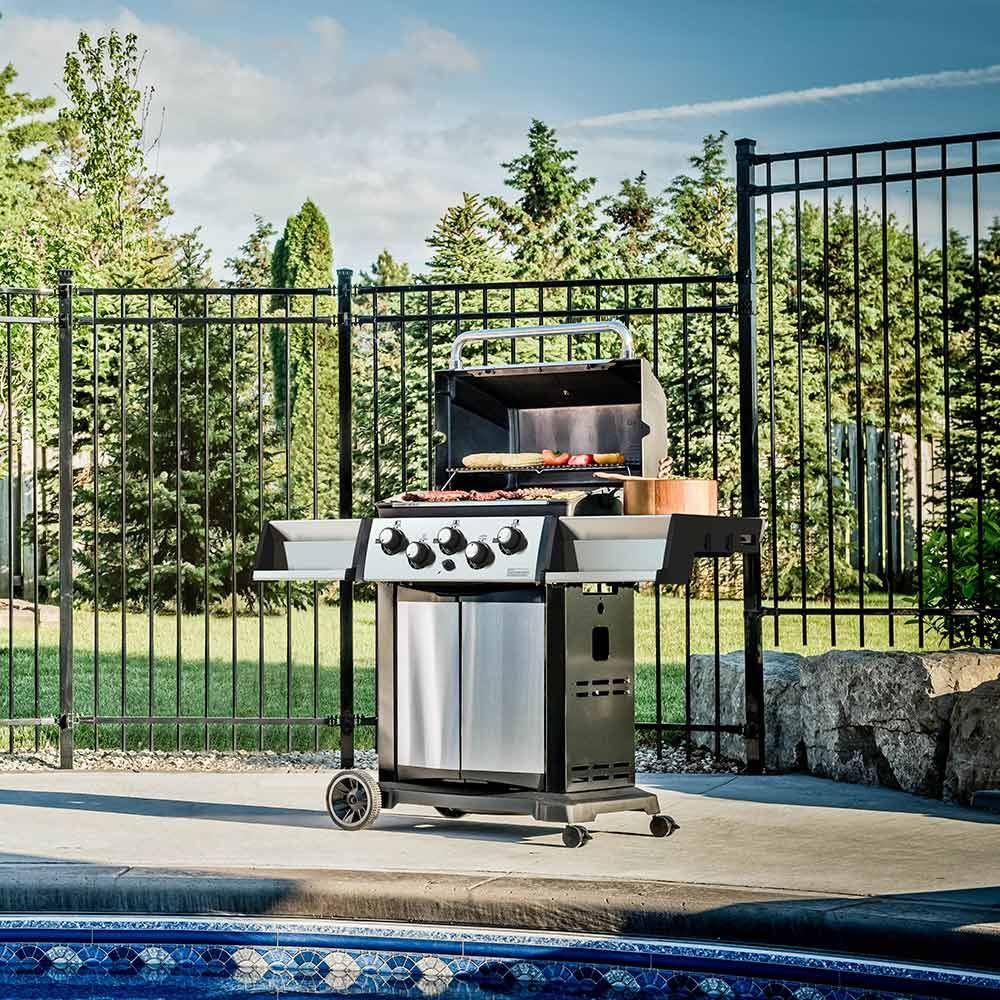 Broil King Signet 390 Gas Grill In Outdoor