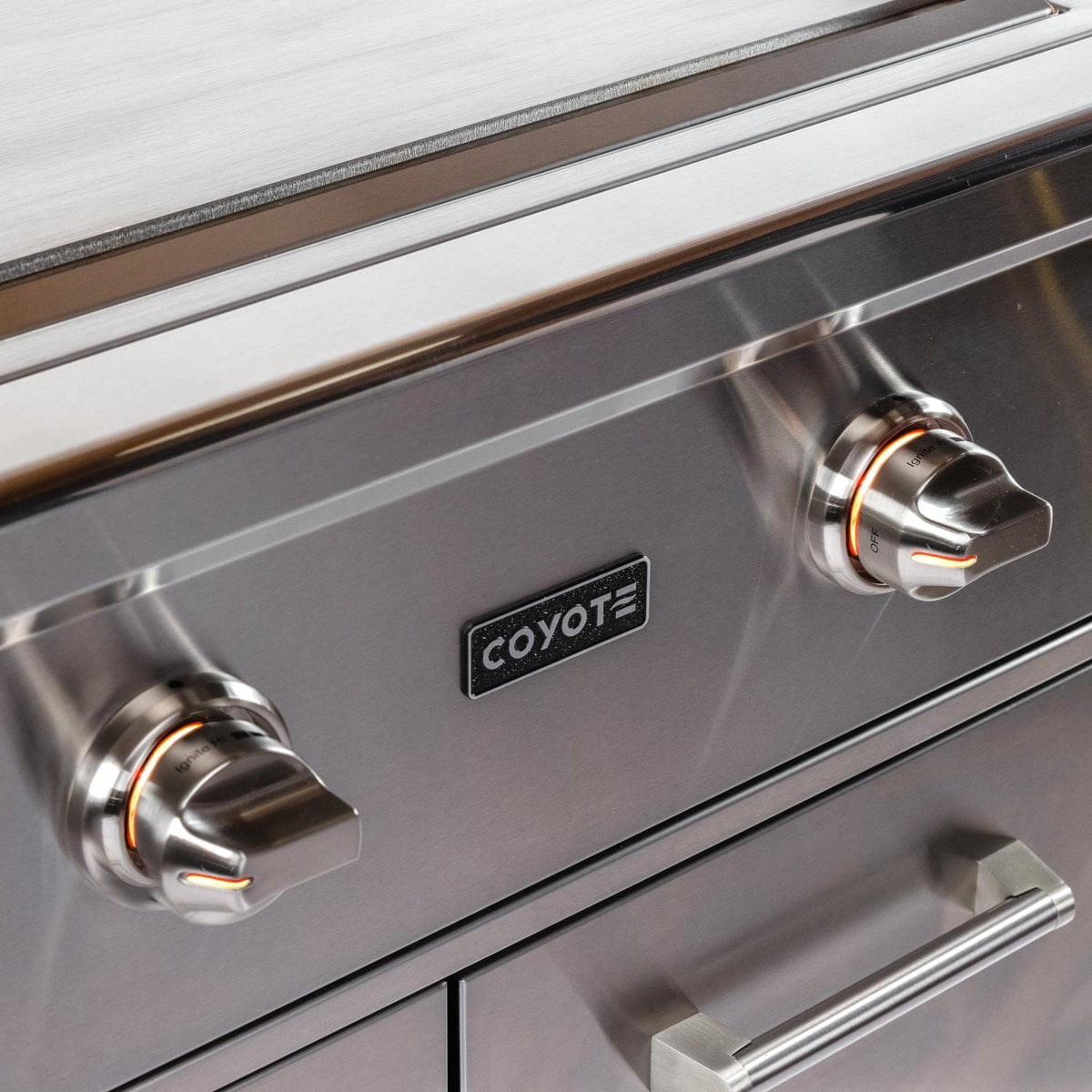 Coyote 30 Inch Built-In Flat Top Gas Grill Knobs Close-up
