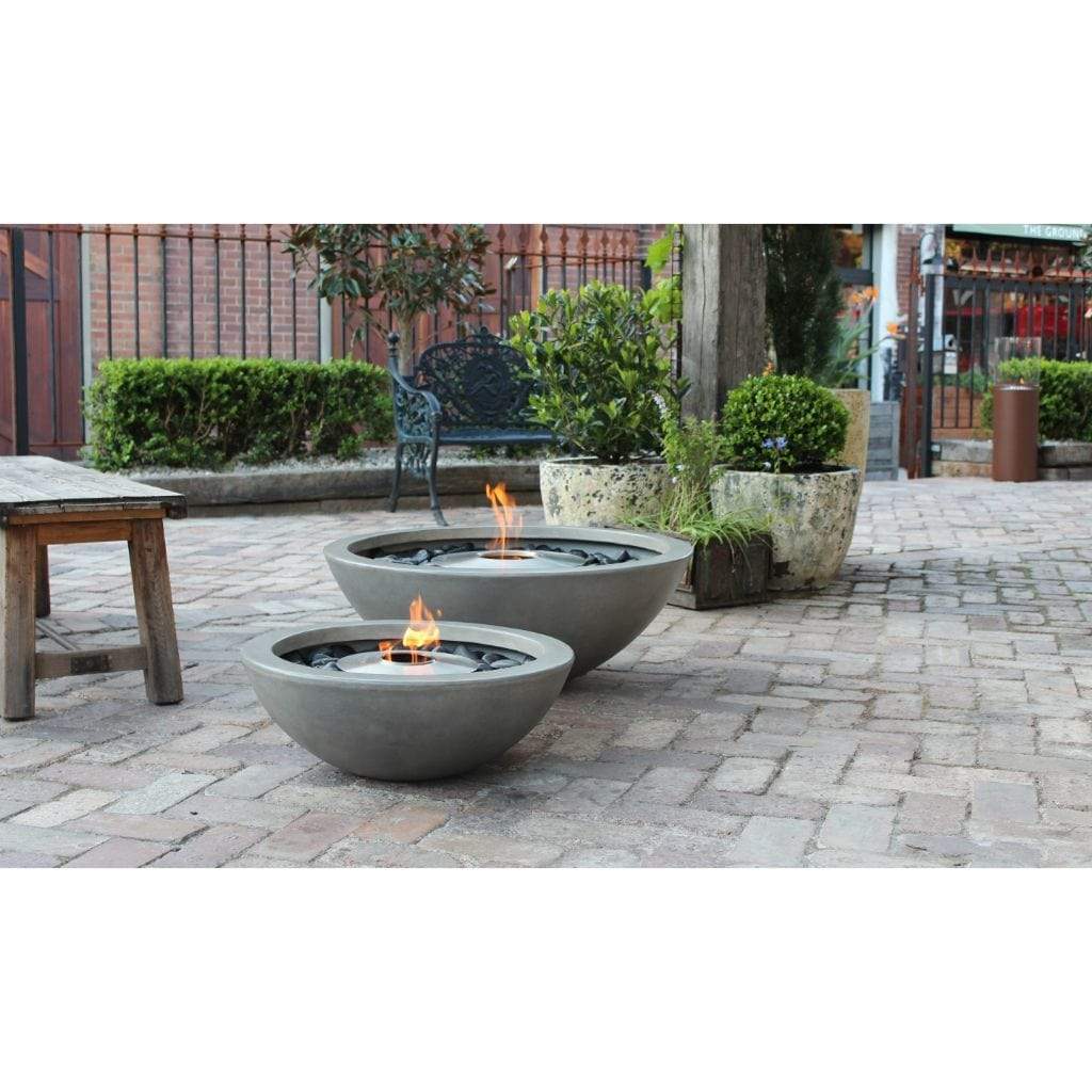 EcoSmart Fire Mix 600 Bioethanol Freestanding Round Concrete Fire Pit Bowl Installed (Lifestyle View) 4
